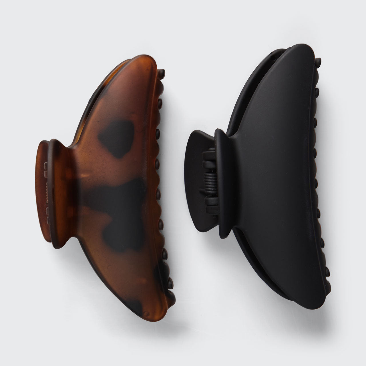 Alternative view of Black & Tort Curved Claw Clips 2pc Set - Medium